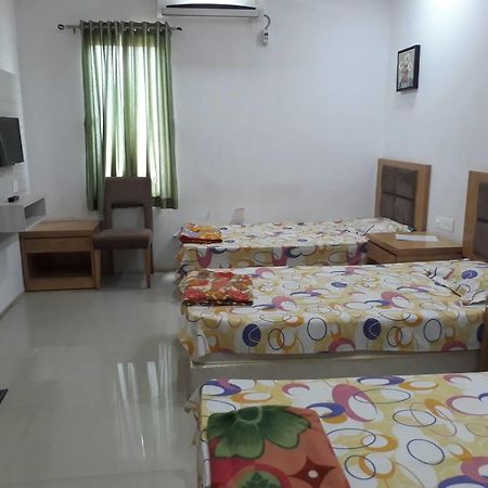 Stay Guru Usha Residency Bhuj Eksteriør bilde