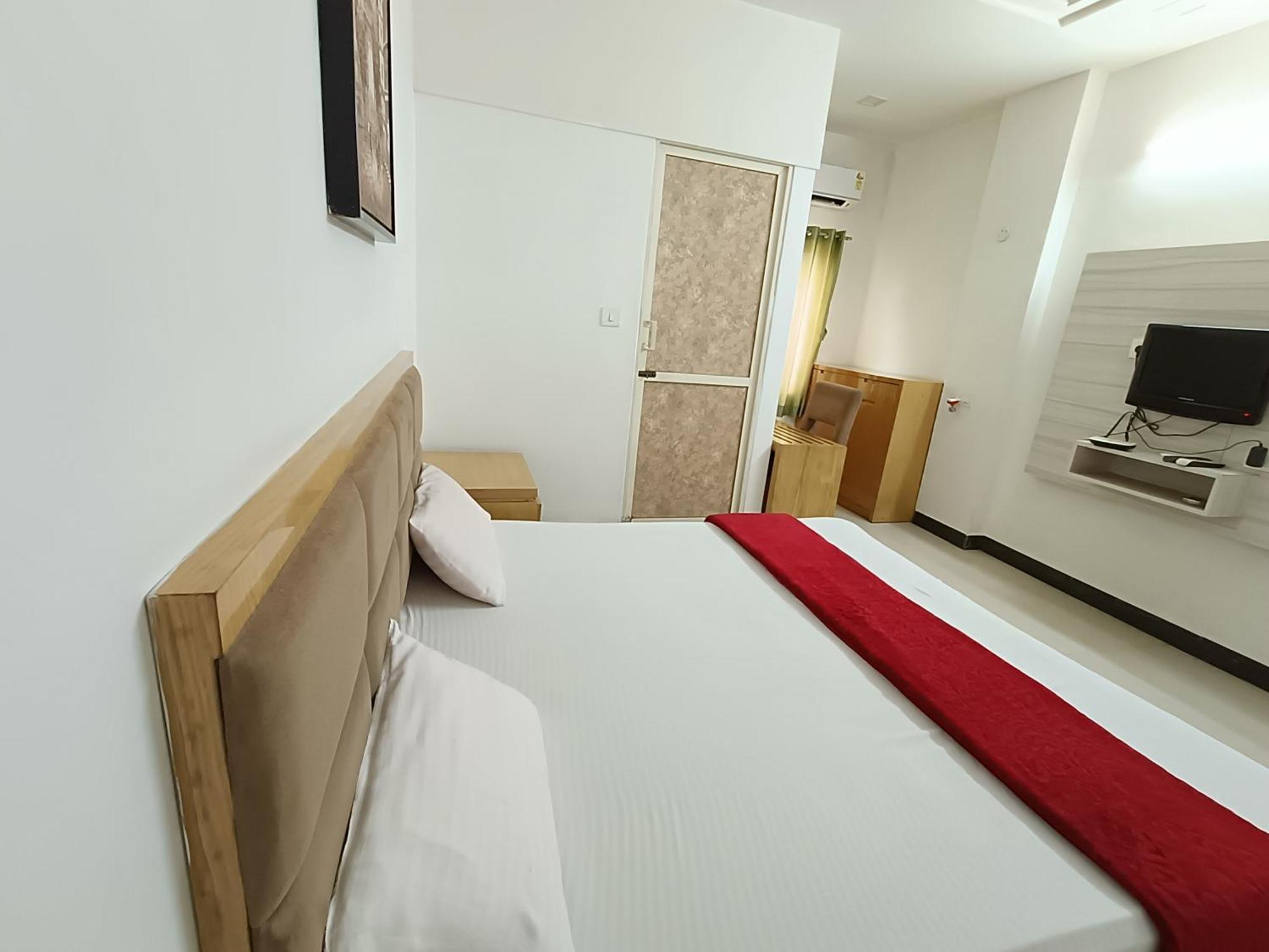Stay Guru Usha Residency Bhuj Eksteriør bilde