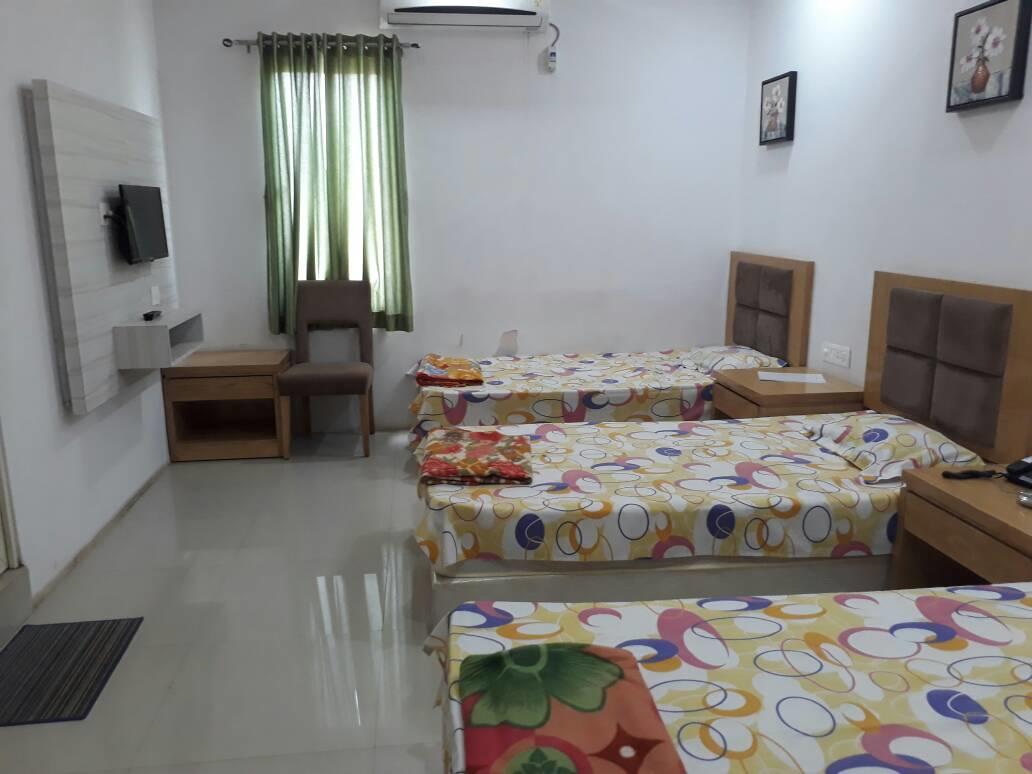 Stay Guru Usha Residency Bhuj Eksteriør bilde
