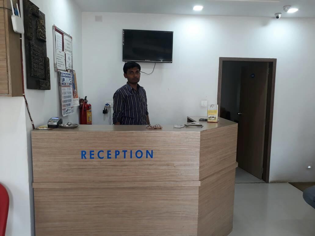 Stay Guru Usha Residency Bhuj Eksteriør bilde